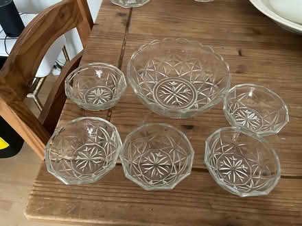 Photo of free Glass bowls with 5 smaller bowls (Camberley) #1