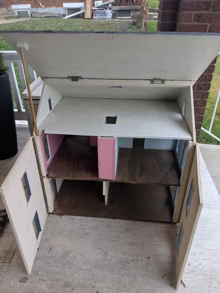 Photo of free habdmad wooden dollhouse (Newport KY) #4