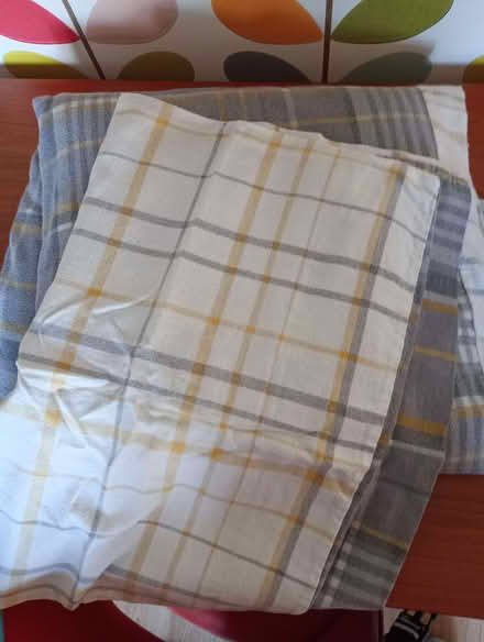 Photo of free King sized duvet cover set (Harrogate HG2) #2