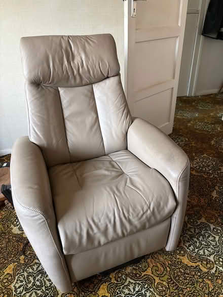 Photo of free Electric chair (BR6) #1