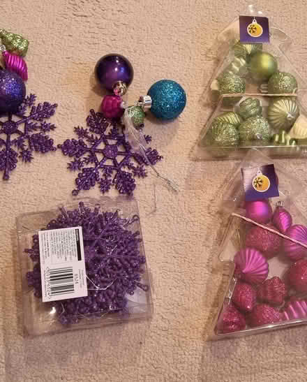 Photo of free box of approx 70 assorted baubles + some matching tinsel (Horndean PO8) #2