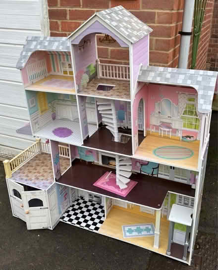 Photo of free Dolls house (Littleover DE23) #1