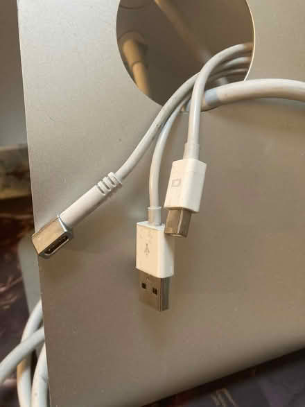 Photo of free Apple LED Cinema Display 24-inch (Late 2008) (Oxford OX4) #3