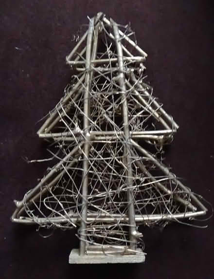 Photo of free Gold Standing Wicker Xmas Tree (S8 Lowedges) #1