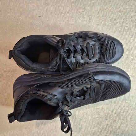 Photo of free Sneaker (Boggart hill LS14) #2