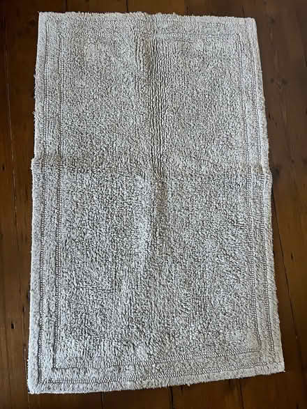 Photo of free Grey Bath Mat (Winkfield Row RG42) #1