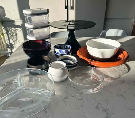 Photo of free Cake stand & selection of bowls (BR3) #1