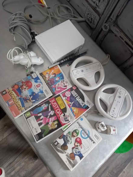 Photo of free Wii console with accessories (Stourbridge DY8) #1
