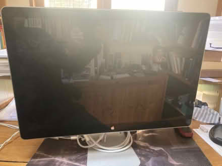 Photo of free Apple LED Cinema Display 24-inch (Late 2008) (Oxford OX4) #2