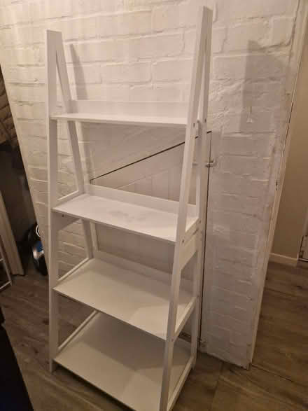 Photo of free White unit (Stevenage SG2) #1