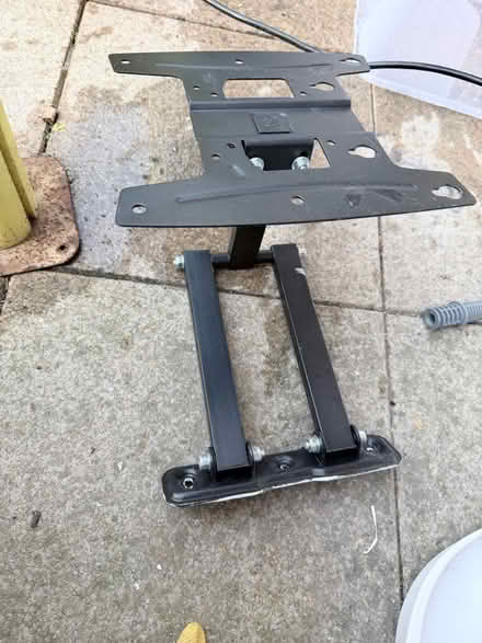 Photo of free tv bracket tilt and turn (Bermondsey SE1) #1