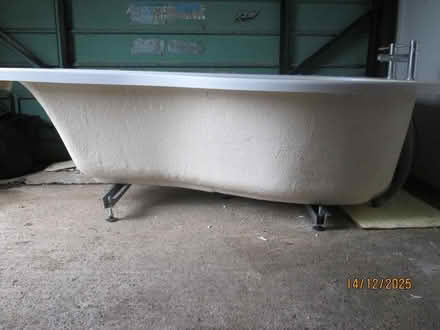 Photo of free bath P Shaped (FY3 whitegate drive) #1