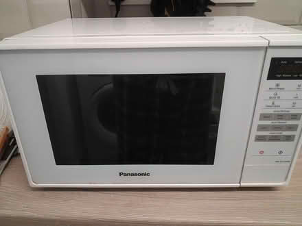 Photo of free Microwave Oven 800w (Woking, Surrey.) #1