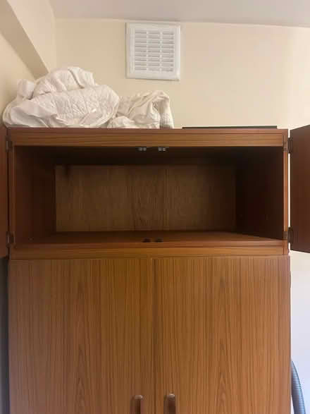 Photo of free Wardrobe - wooden (Canonbury N1) #2