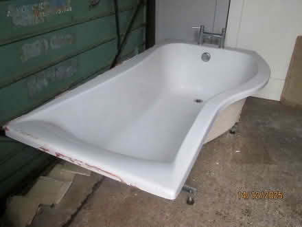 Photo of free bath P Shaped (FY3 whitegate drive) #3