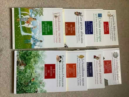 Photo of free A set of 8 books in French on world religions (Leckhampton GL53) #1