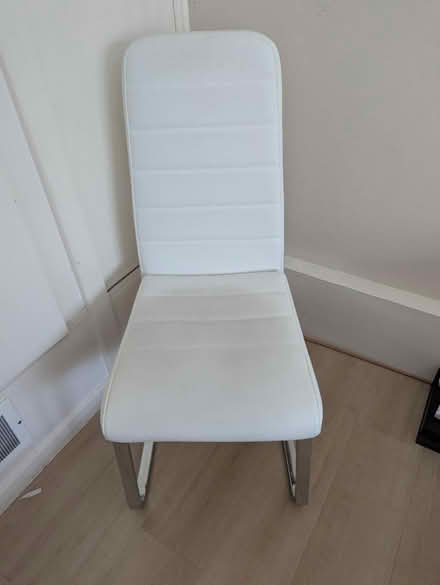 Photo of free White chair (AL1 Fleetville) #1