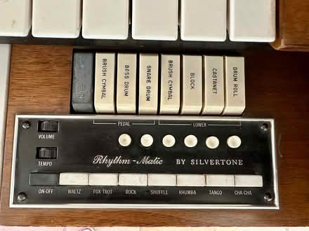 Photo of free Silvertone Organ (Erie) #4