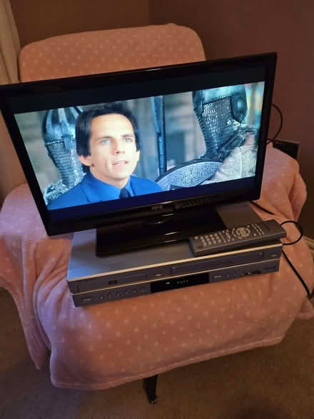 Photo of free TV with DVD combo and a DVD/Video (DVD/Video BROKEN?) (Redditch B97) #1