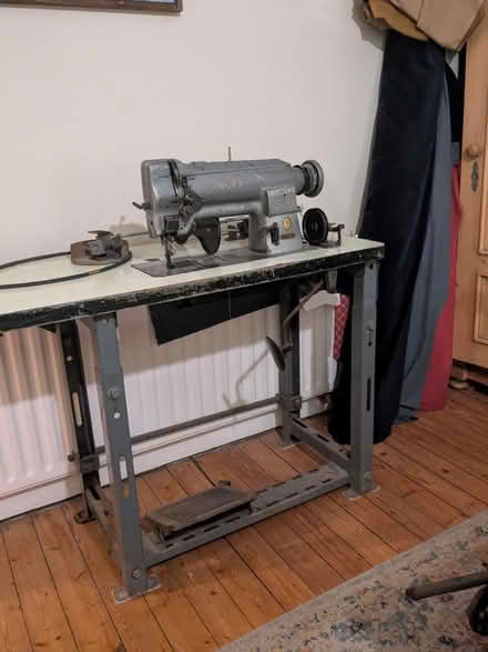 Photo of free Singer industrial sewing machine (Headingley LS6) #1