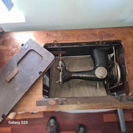 Photo of free Treadle singer sewing machine (TW15) #2