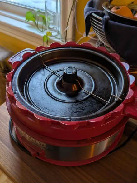 Photo of free Cuisinart electric popcorn popper (Chinatown / Little Italy) #4