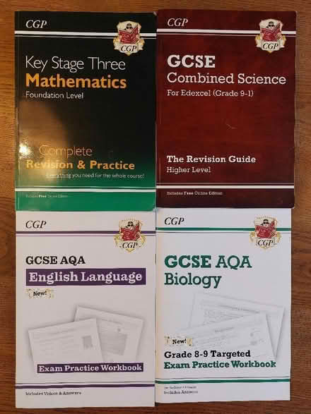 Photo of free GCSE revision books (St Helens TN35) #1