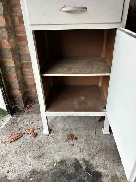 Photo of free White cabinet (Wimbledon SW19) #2