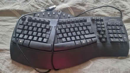 Photo of free Ergonomic keyboard (Kirk Hallam DE7) #1