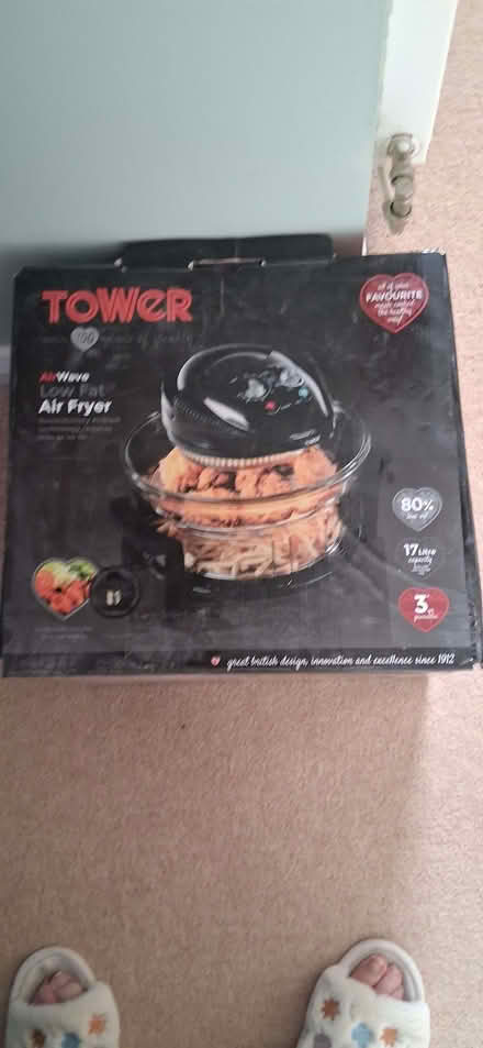 Photo of free tower air fryer (Wigmore LU2) #1