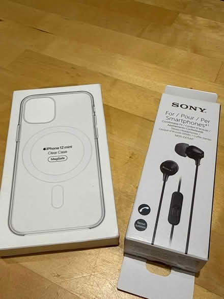 Photo of free iPhone case and headphones (Woolwich Arsenal SE18) #1