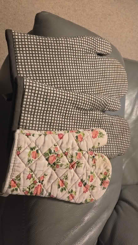 Photo of free Used oven gloves x3 (CliftonM,YO30) #1