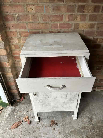 Photo of free White cabinet (Wimbledon SW19) #4