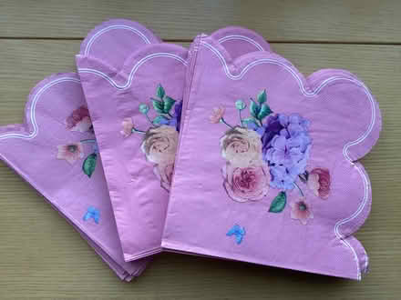 Photo of free 50 Pink Floral Paper Serviettes (Mappleborough Green B80) #1