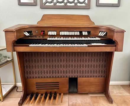 Photo of free Silvertone Organ (Erie) #2