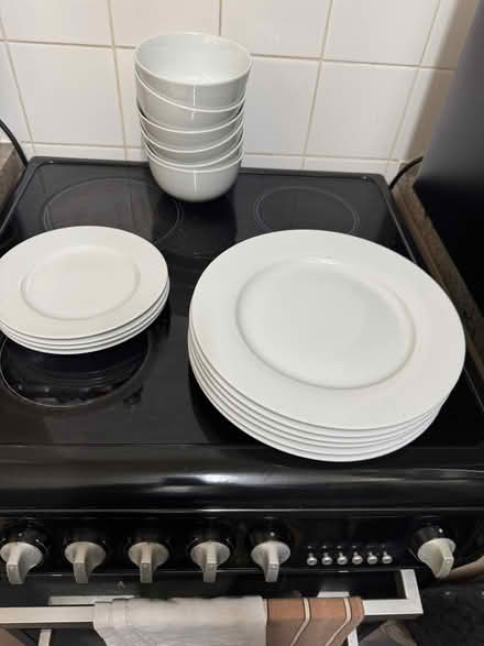 Photo of free White Dinner set (Finsbury Park N7) #1