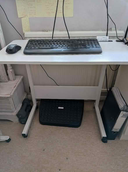 Photo of free Desk (Binfield RG42) #1
