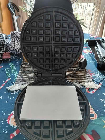 Photo of free Electric waffle Iron (Rowner PO13) #1