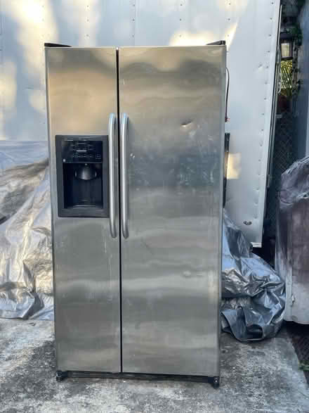Photo of free Refrigerator (3 Miami Gardens Road 33023) #1