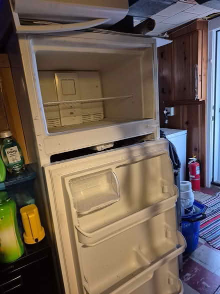 Photo of free Frigidaire Refrigerator (Gardenville/Waltherson 21206) #2