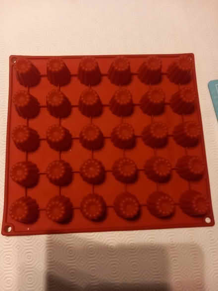 Photo of free mini cakes silicon baking moulds (Northcourt OX14) #1