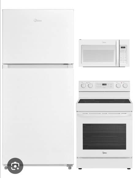 Photo of Fridge, stove, vent (Britannia) #1