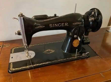 Photo of Vintage singer sewing machine (Selly Park B5) #1