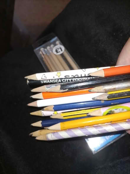 Photo of free Colouring and drawing pencils (Rhayader LD6) #2