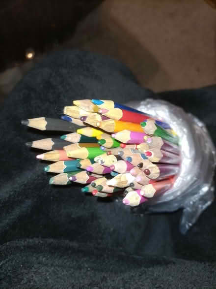 Photo of free Colouring and drawing pencils (Rhayader LD6) #1