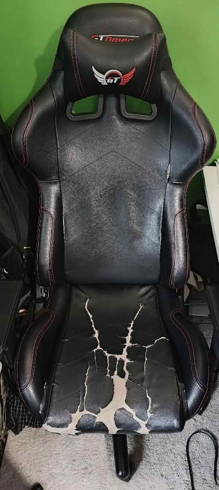 Photo of free Black gaming chair. (Waddon CR0) #1