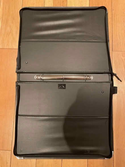 Photo of free Art carry case (Shelton SY3) #3
