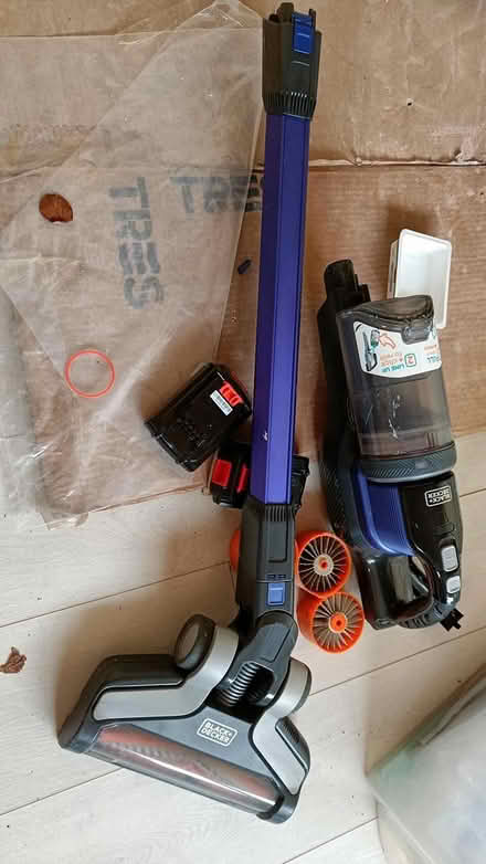 Photo of free Cordless Vacuum (spares or repair) (Tilehurst, Reading RG31) #3