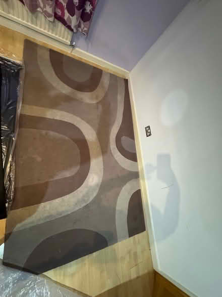 Photo of free Large rug (Aylestone LE2) #1