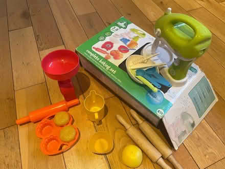 Photo of free Child’s toy baking set - boxed (Shelton SY3) #2